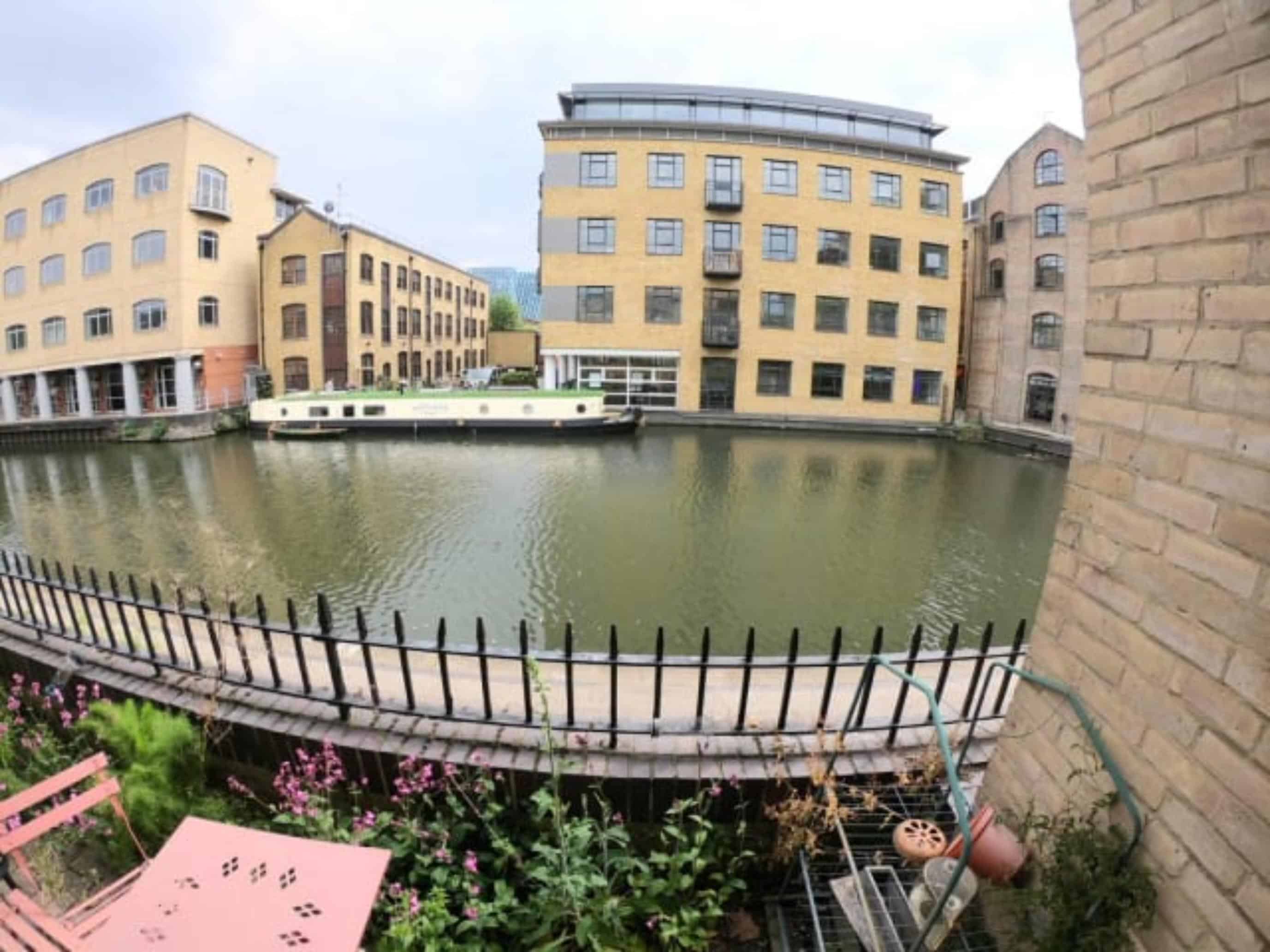 Room in a 4 Bedroom Apartment, Caledonian Rd, London N1 0RU - London, England, United Kingdom - Exterior