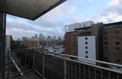 Room in a 3 Bedroom Apartment, Commercial Rd, London, E14 7JR - London, England, United Kingdom - Exterior