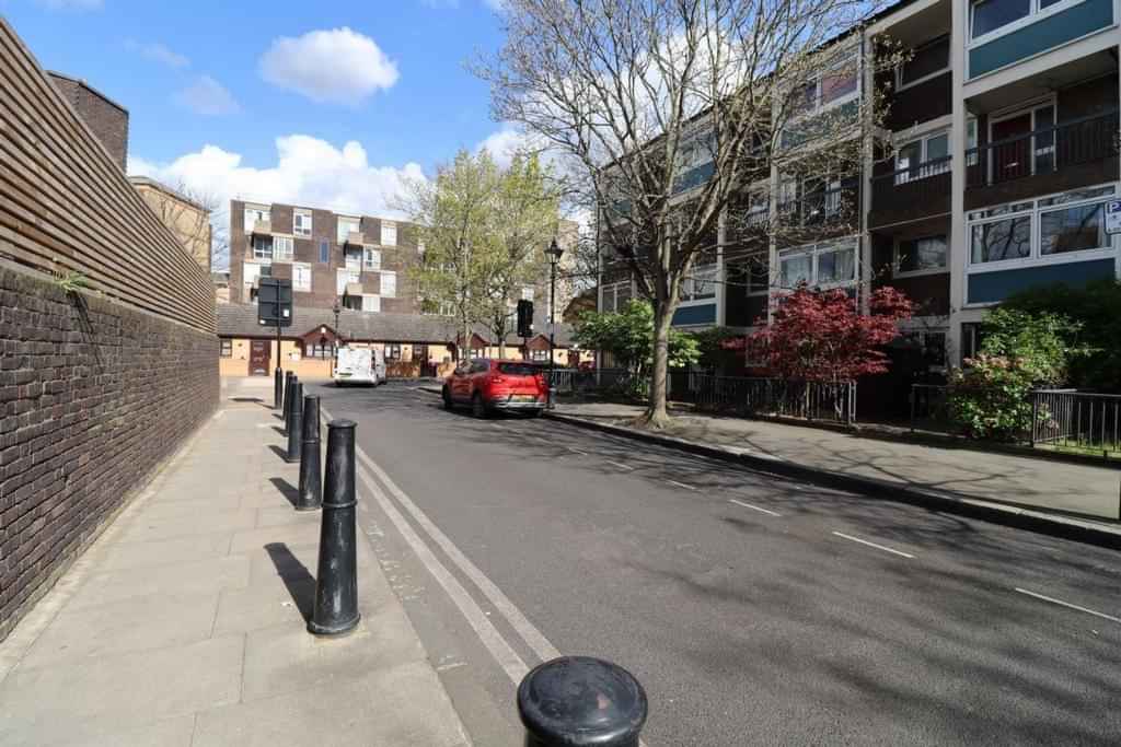 Room in a 4 Bedroom Apartment, Beale Pl, London E3 5LL - London, England, United Kingdom - Exterior