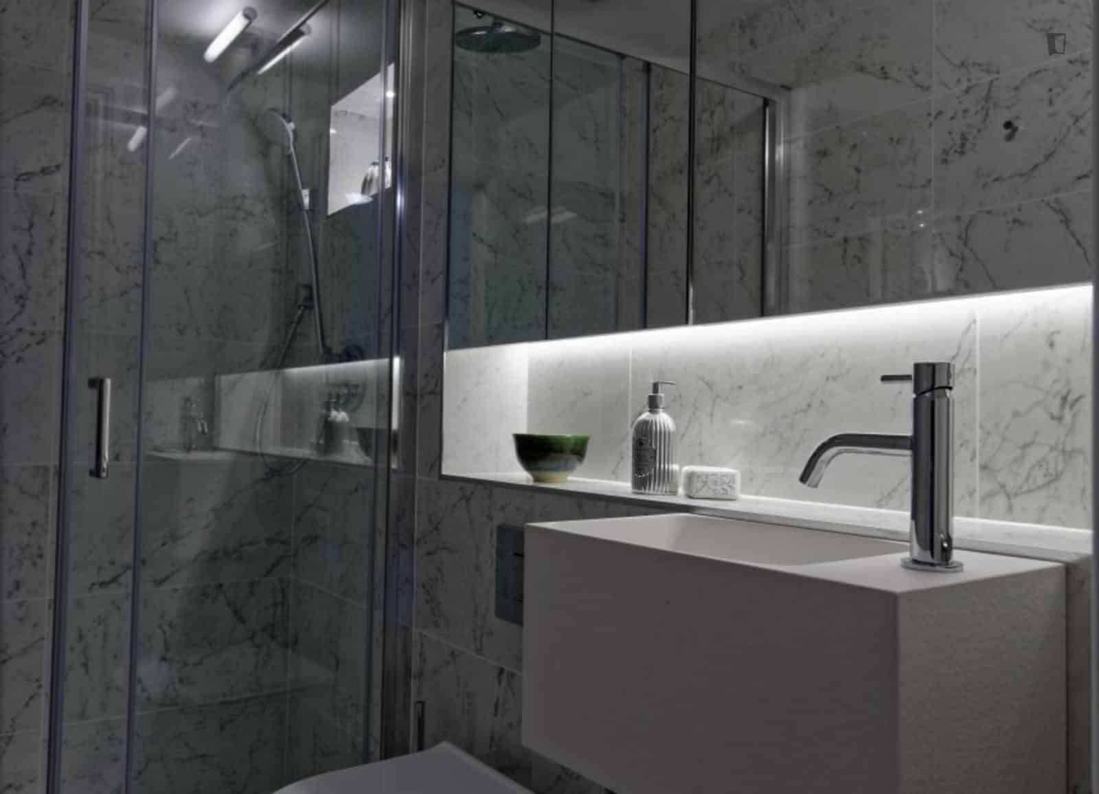 Studio Room, Linden Gardens, London, W2 4HH (Studio 17) - London, England, United Kingdom - Studio - Bathroom