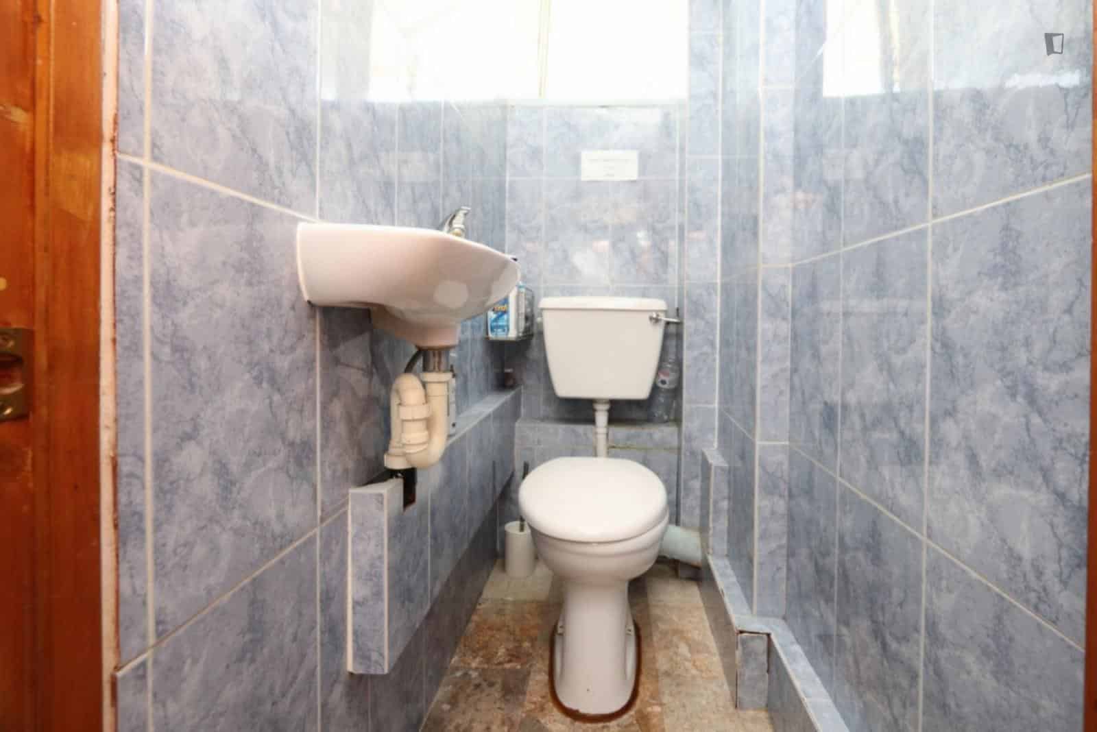 Room in a 4 Bedroom Apartment, Stepney Way, London, E1 3EZ - London, England, United Kingdom - 4 Bed - 1 Bath - Bathroom