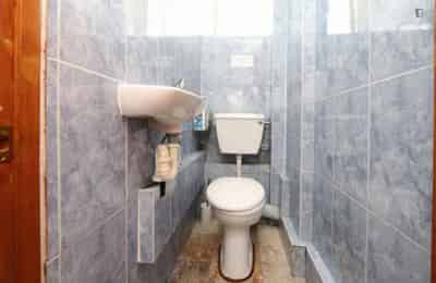 Room in a 4 Bedroom Apartment, Stepney Way, London, E1 3EZ - London, England, United Kingdom - 4 Bed - 1 Bath - Bathroom