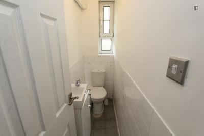 4 Bedroom 1 Bedroom  - Bedroom?w=400&h=260&fit=crop&q=40&auto=format&trim=auto