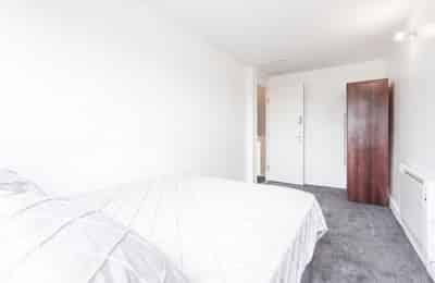 Room in a 4 Bedroom Apartment, Urswick Rd, Dagenham, RM9 6EA (Flat 2) - London, England, United Kingdom - 4 Bedroom 1 Bedroom - Bedroom