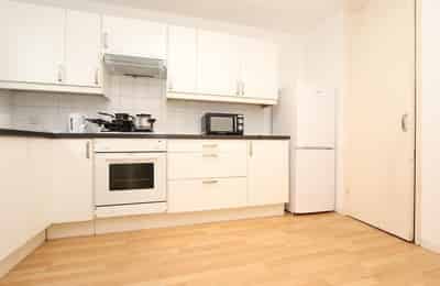 Room in a 3 Bedroom Apartment, Hornsey Rd, London N19 4HT - London, England, United Kingdom - Kitchen