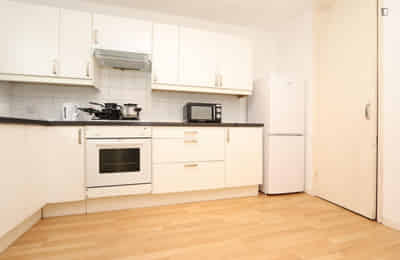 Kitchen?w=400&h=260&fit=crop&q=40&auto=format&trim=auto