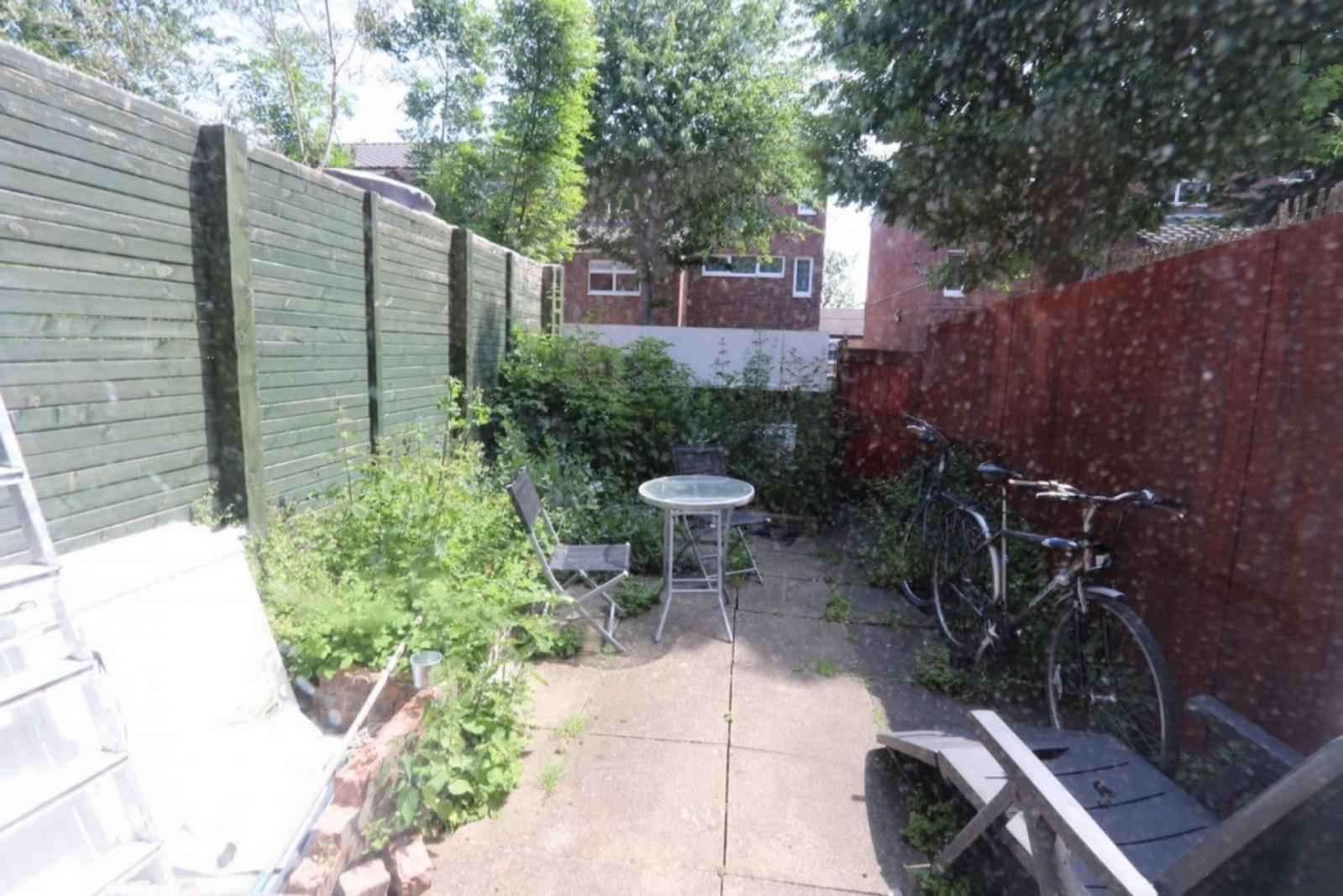 Room in a 5 Bedroom Apartment, Bakersfield, London, N7 0LU (Flat 1) - London, England, United Kingdom - Exterior