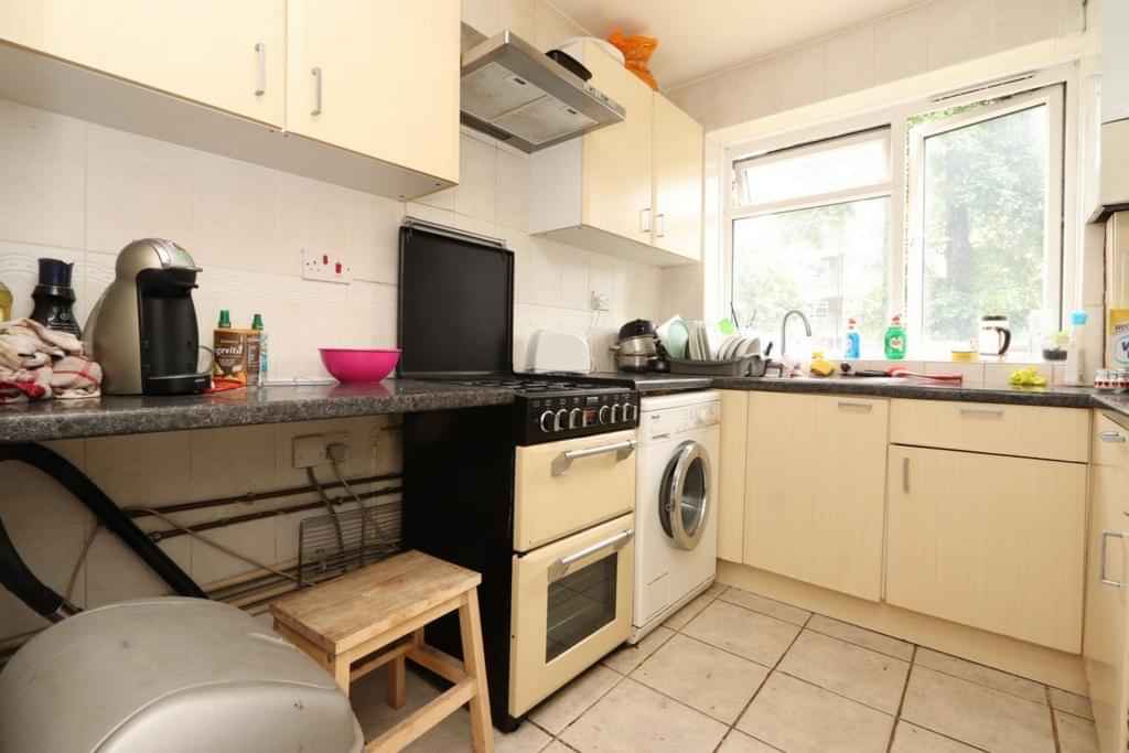 Room in a 2 Bedroom Apartment, Cavendish St, London, N1 - London, England, United Kingdom - Kitchen