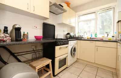 Room in a 2 Bedroom Apartment, Cavendish St, London, N1 - London, England, United Kingdom - Kitchen