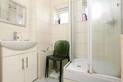 2 Bedroom 1 Bathroom Apartment - 2 - Bedroom?w=400&h=260&fit=crop&q=40&auto=format&trim=auto