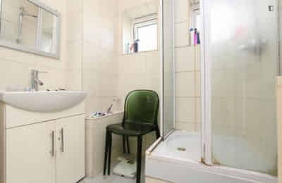 2 Bedroom 1 Bathroom Apartment - 2 - Bedroom?w=400&h=260&fit=crop&q=40&auto=format&trim=auto