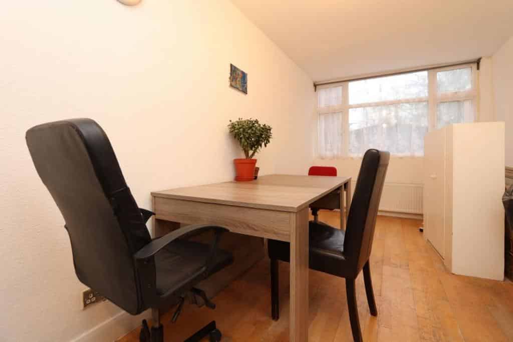 Room in a 6 Bedroom Apartment, Windsor Cres, Wembley HA9 9AN - London, England, United Kingdom - Amenities