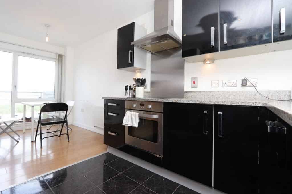 Room in a 4 Bedroom Apartment, John Harrison Way, London, SE10 (Flat 2) - London, England, United Kingdom - Kitchen