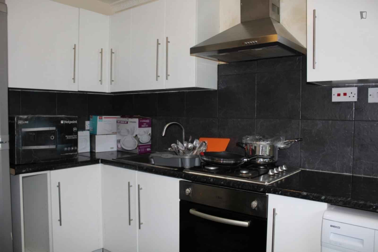 Exterior?w=400&h=260&fit=crop&q=40&auto=format&trim=auto