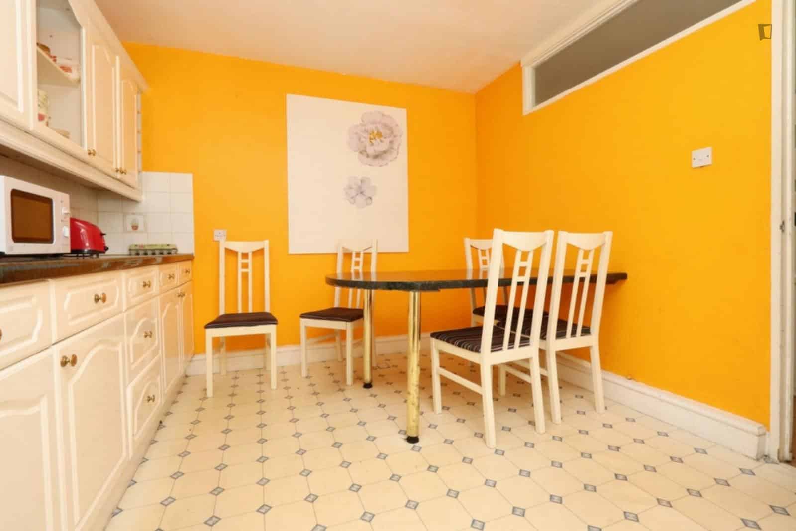 Room in a 4 Bedroom Apartment, Mcewen Way, London E15 3NT - London, England, United Kingdom - Common Area