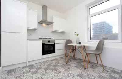 3 Bedroom 1 Bathroom Apartment - Bedroom?w=400&h=260&fit=crop&q=40&auto=format&trim=auto