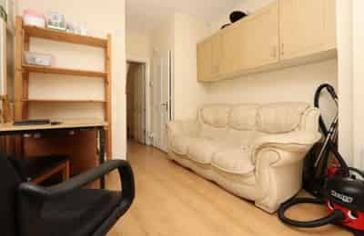 Amenities?w=400&h=260&fit=crop&q=40&auto=format&trim=auto