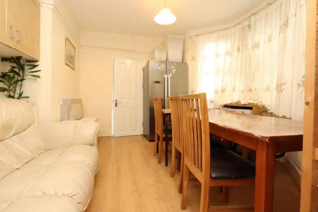 Room in a 5 Bedroom Apartment, Cobham Rd, London N22 6RP - London, England, United Kingdom - Amenities