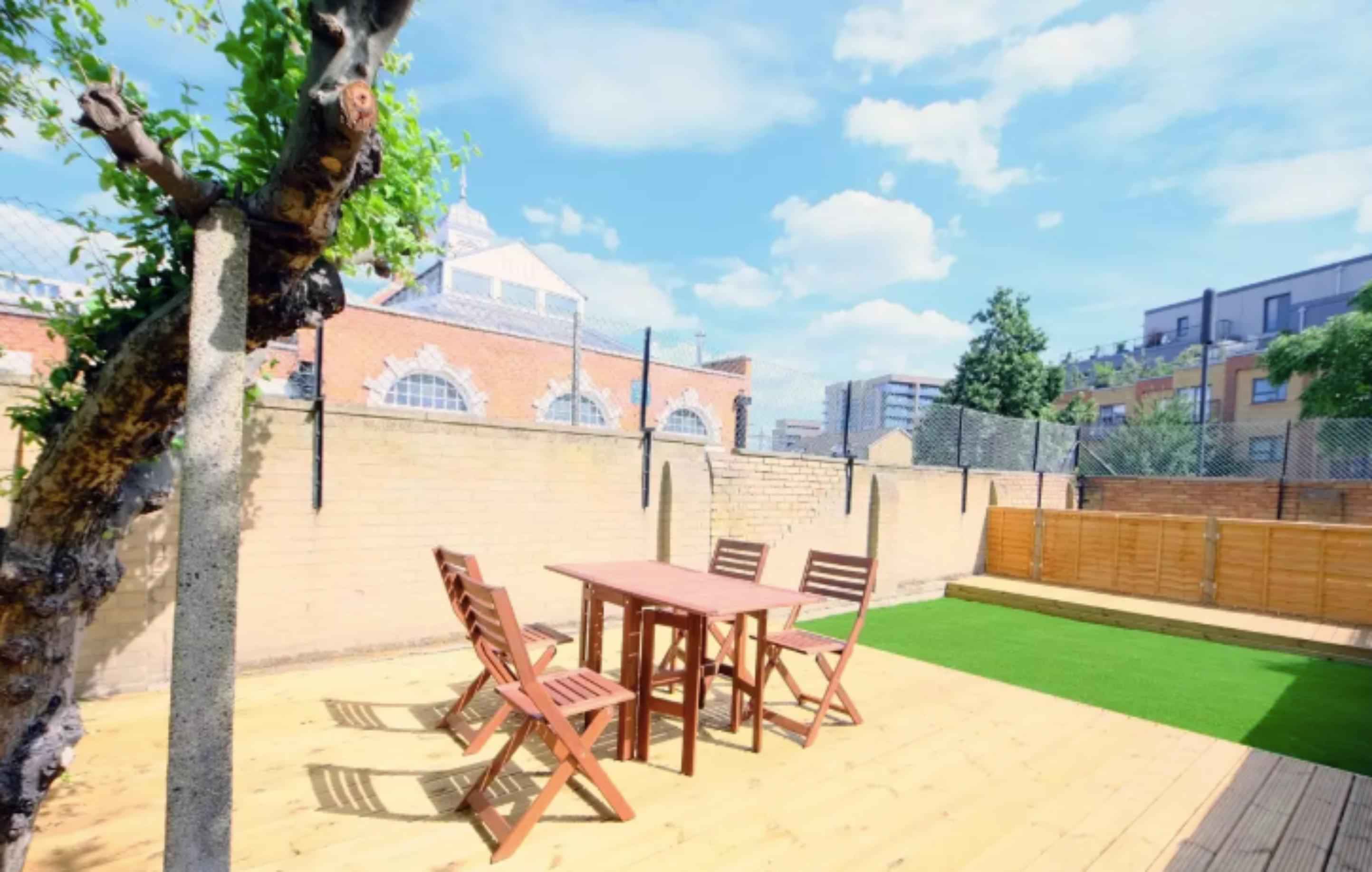 Room in a 4 Bedroom Apartment, Shoreditch High St, London E1 6AX - London, England, United Kingdom - Exterior