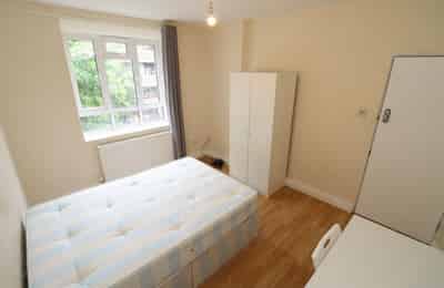 Room in a 4 Bedroom Apartment, S Africa Road, London W12 7PF - London, England, United Kingdom - Inviting double bedroom near White City tube station - Bedroom