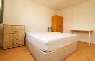 ?w=400&h=260&fit=crop&q=40&auto=format&trim=auto