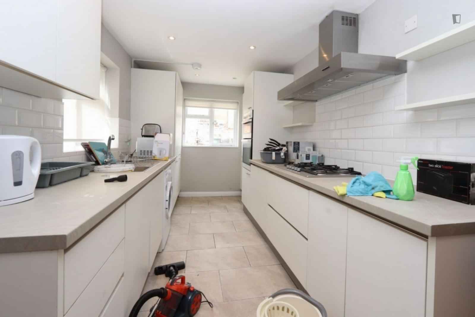 Exterior?w=400&h=260&fit=crop&q=40&auto=format&trim=auto