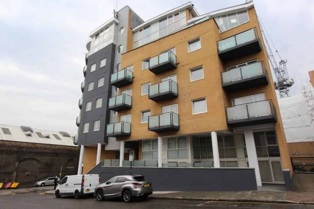 ?w=400&h=260&fit=crop&q=40&auto=format&trim=auto