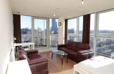 Room in a 3 Bedroom Apartment, Blackwall Way, London E14 9QN - London, England, United Kingdom - Fantastic double bedroom with balcony close to Anglia Ruskin University - Common Area