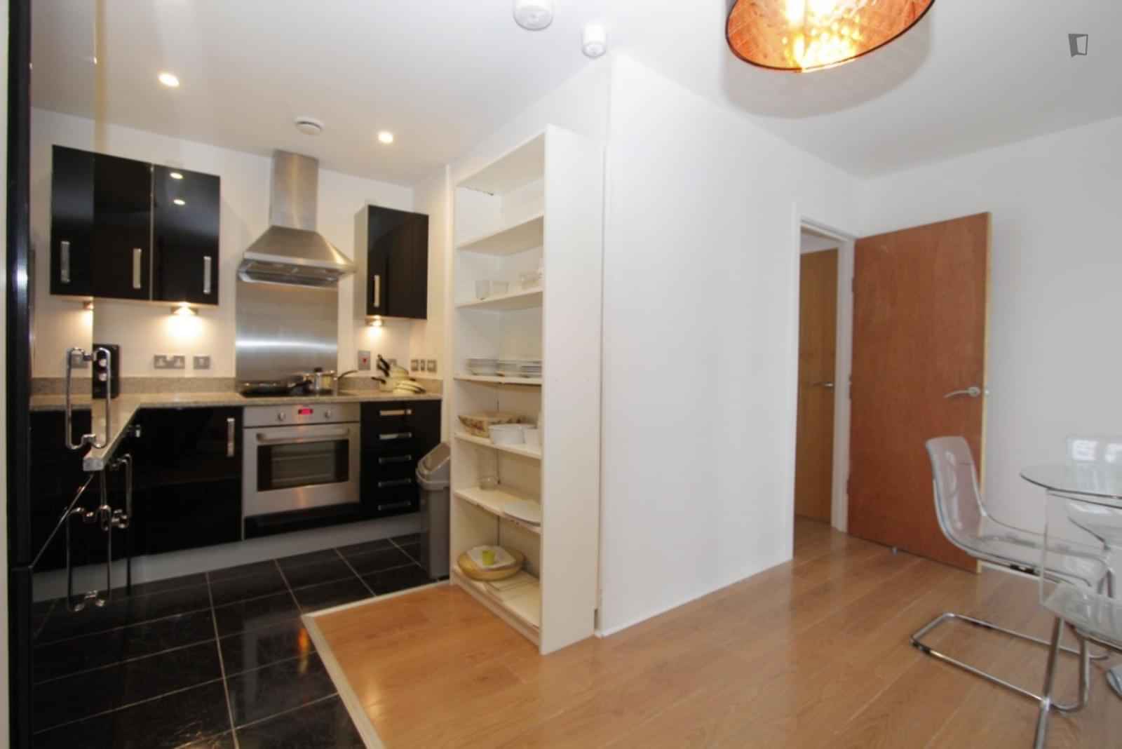 Exterior?w=400&h=260&fit=crop&q=40&auto=format&trim=auto