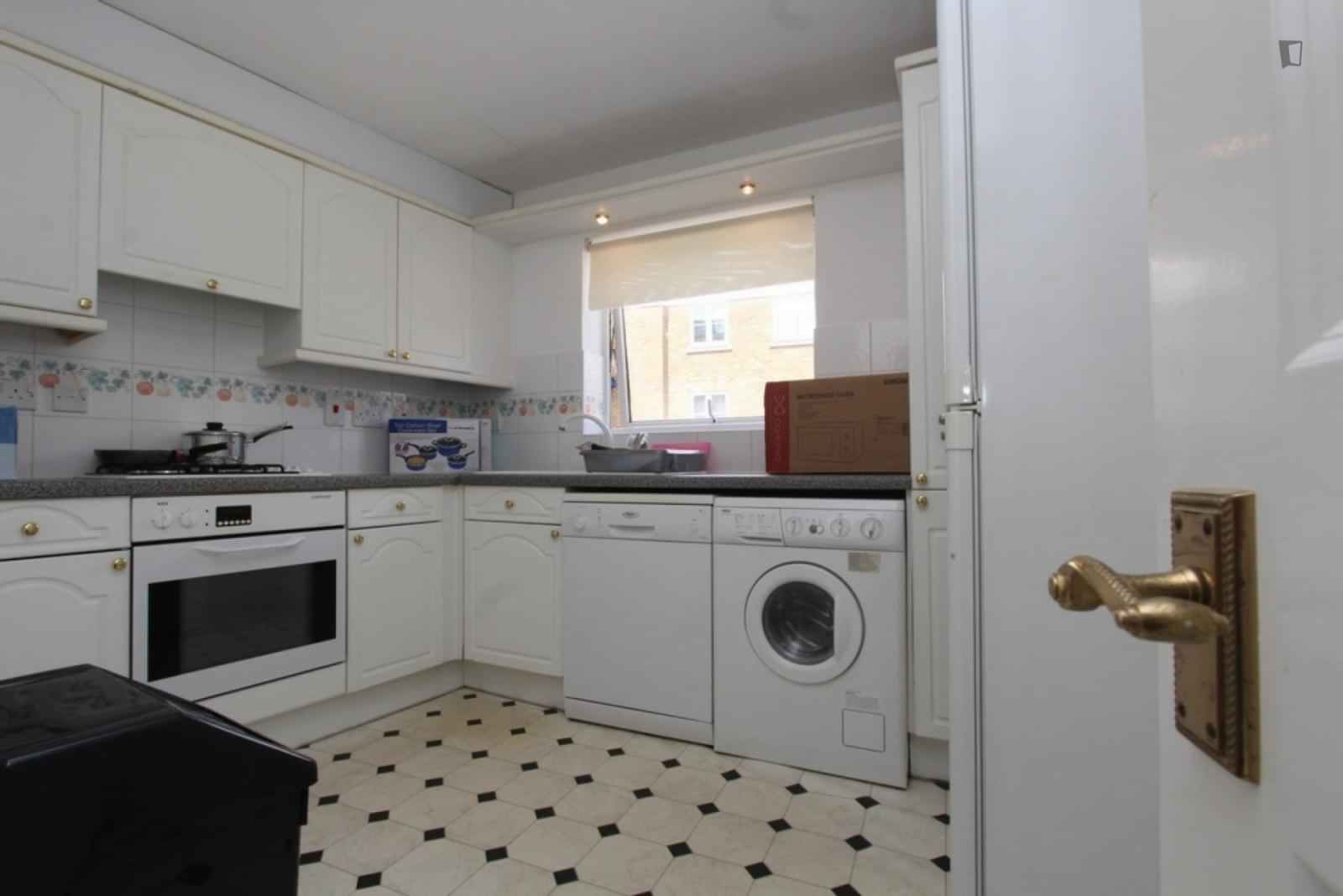 Exterior?w=400&h=260&fit=crop&q=40&auto=format&trim=auto