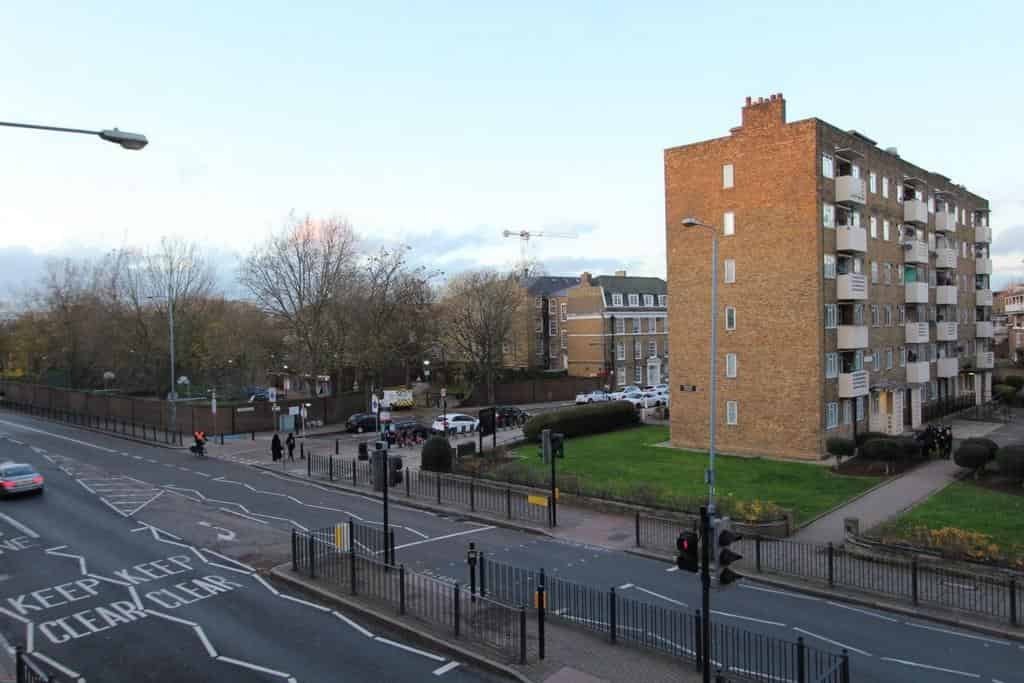 ?w=400&h=260&fit=crop&q=40&auto=format&trim=auto