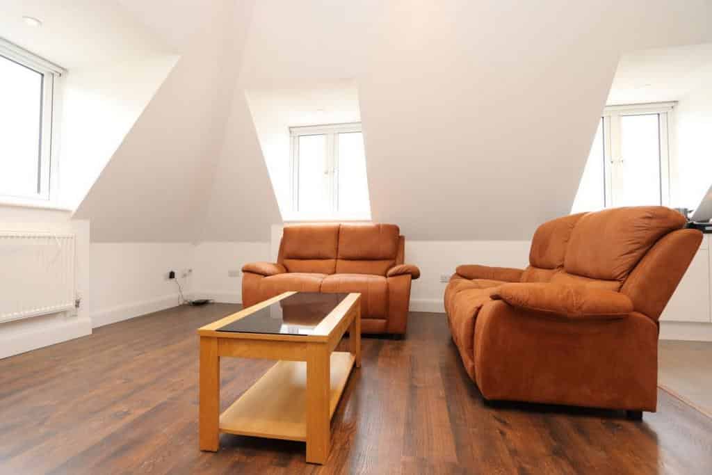 Common Area?w=400&h=260&fit=crop&q=40&auto=format&trim=auto