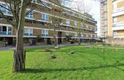 Room in a 4 Bedroom Apartment, Roman Rd, Bow, London E3 5LX - London, England, United Kingdom - Exterior