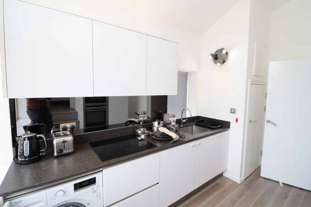 Room in a 4 Bedroom Apartment, St George Wharf, London SW8 2LE - London, England, United Kingdom - Kitchen