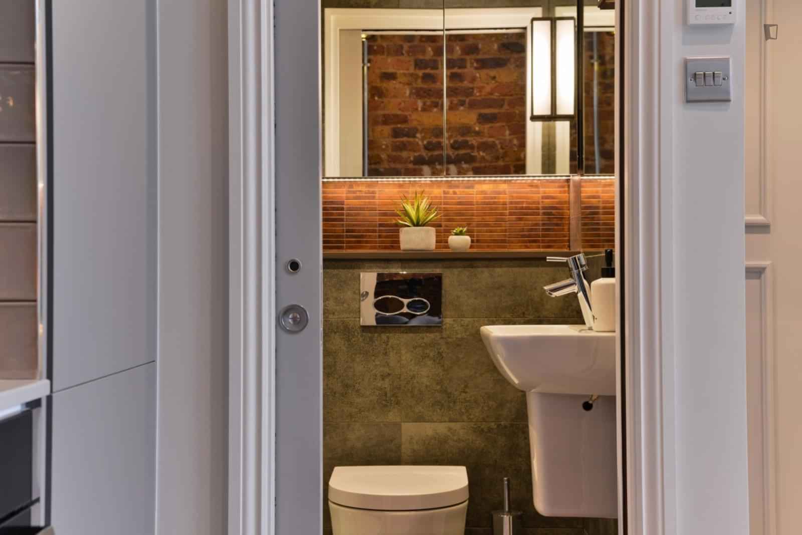 Studio Room, Ladbroke Square, London W11 3NB (Studio 18) - London, England, United Kingdom - Studio - Bathroom