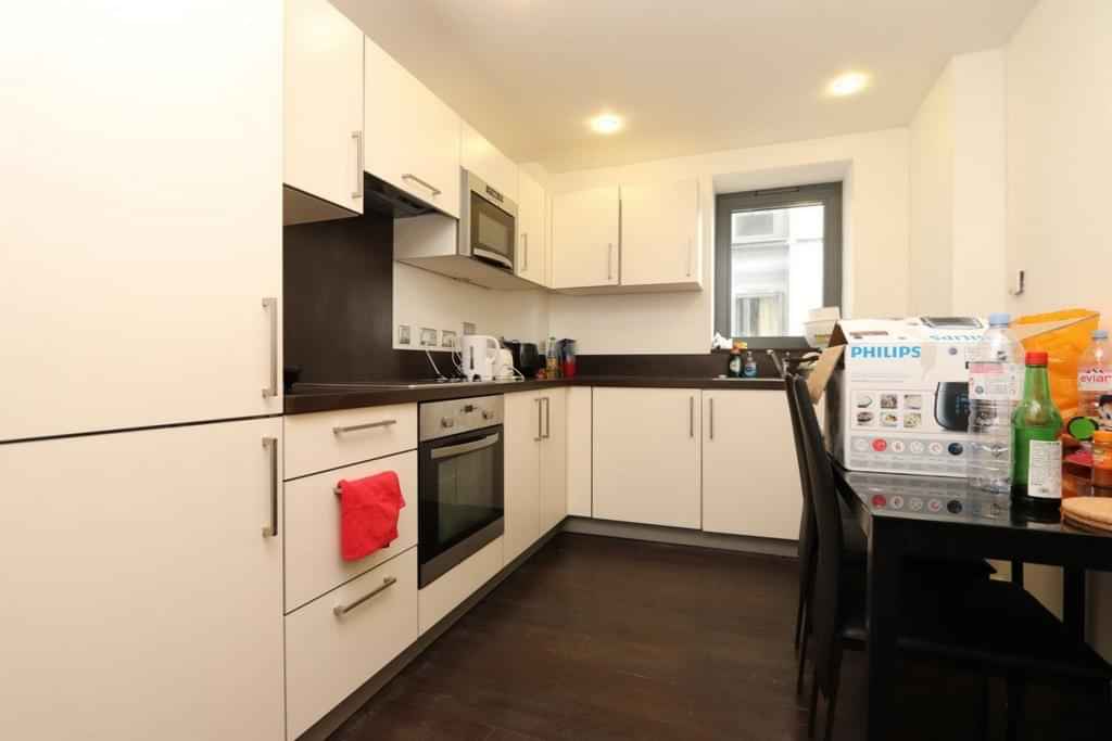 ?w=400&h=260&fit=crop&q=40&auto=format&trim=auto