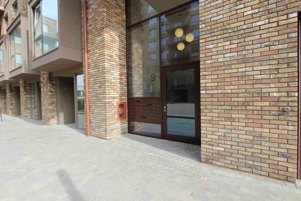 ?w=400&h=260&fit=crop&q=40&auto=format&trim=auto