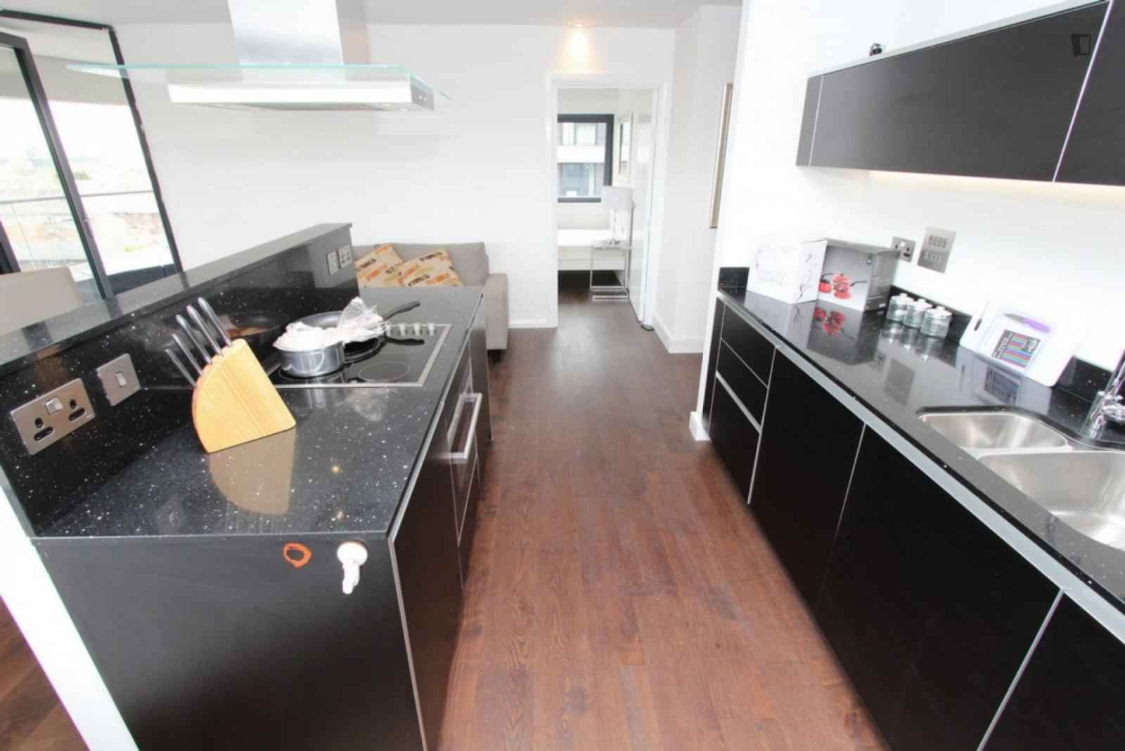 Exterior?w=400&h=260&fit=crop&q=40&auto=format&trim=auto