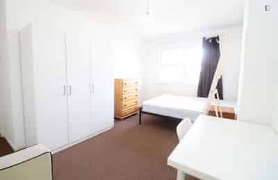 Room in a 4 Bedroom Apartment, Chilver St, London SE10 8QY - London, England, United Kingdom - 4 Bedroom 1 Bathroom Apartment - Bedroom