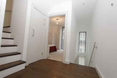 5 Bedroom 1 Bathroom - Amenities?w=400&h=260&fit=crop&q=40&auto=format&trim=auto