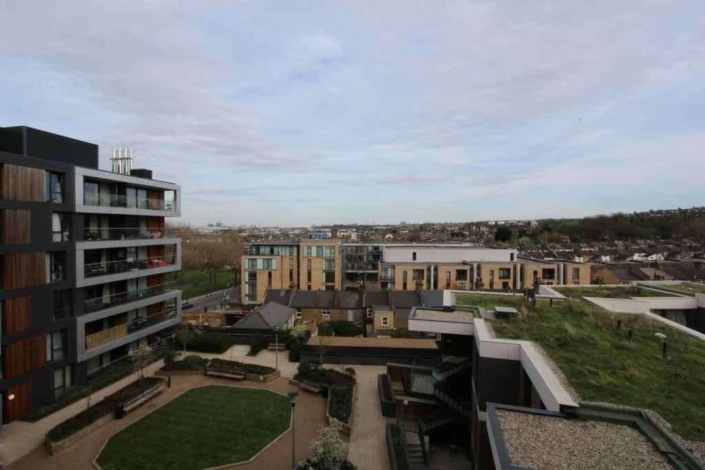 Room in a 3 Bedroom Apartment, Hazel Ln, London SE10 9FZ - London, England, United Kingdom - Exterior