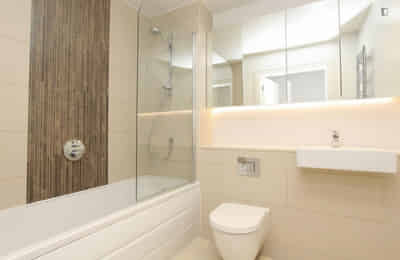 Exterior?w=400&h=260&fit=crop&q=40&auto=format&trim=auto