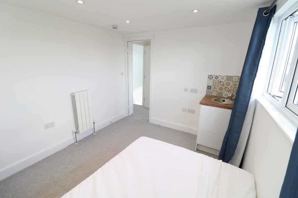 Room in a 6 Bedroom Apartment, Hillcross Ave, Morden SM4 4SP - London, England, United Kingdom - 6 Bedroom 6 Bathroom  - Room
