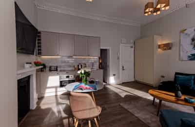 1 Bedroom Apartment - Bathroom?w=400&h=260&fit=crop&q=40&auto=format&trim=auto