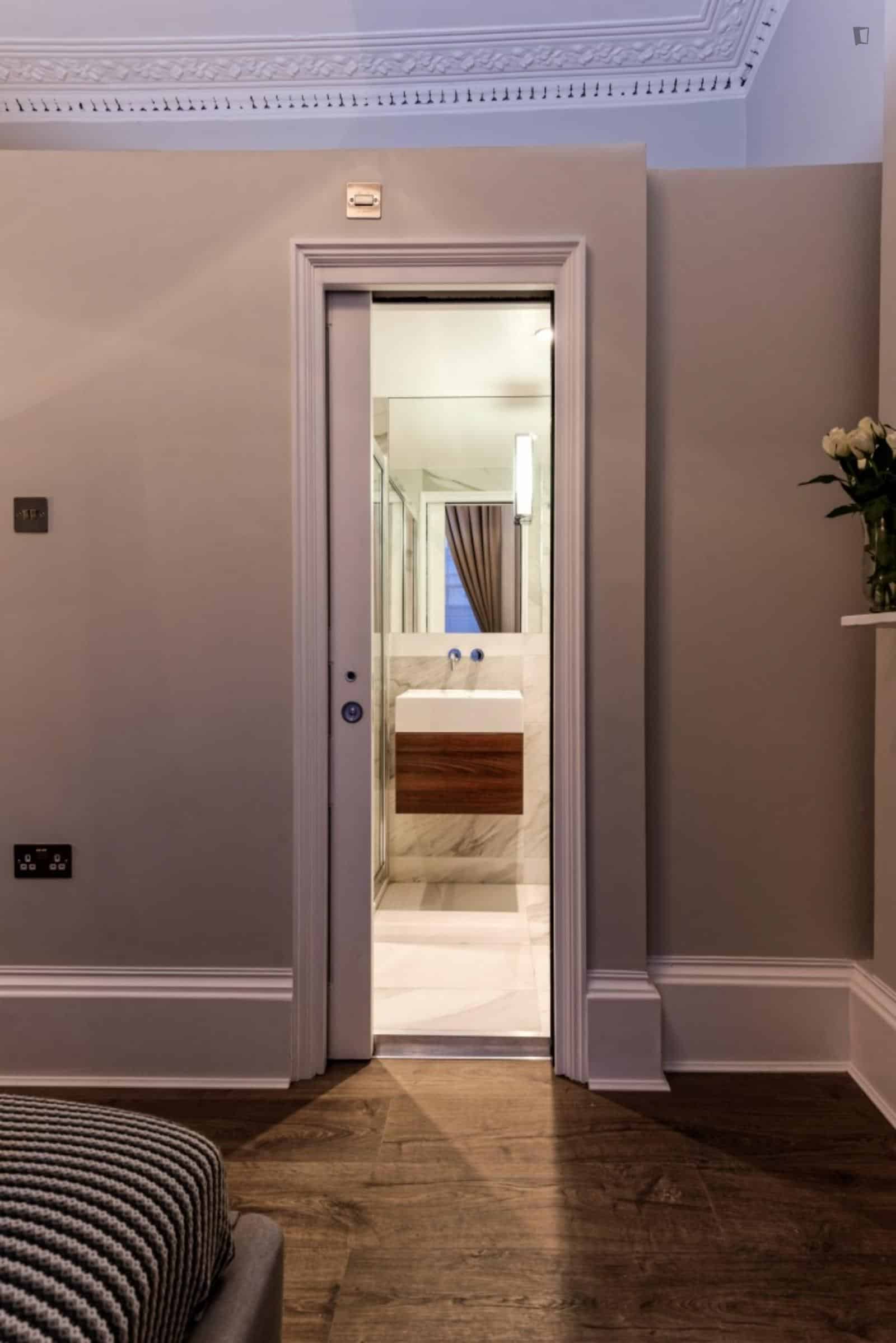 1 Bedroom Apartment, Baker Street, London W1U 6JS (Flat 1) - London, England, United Kingdom - 1 Bedroom Apartment - Bathroom
