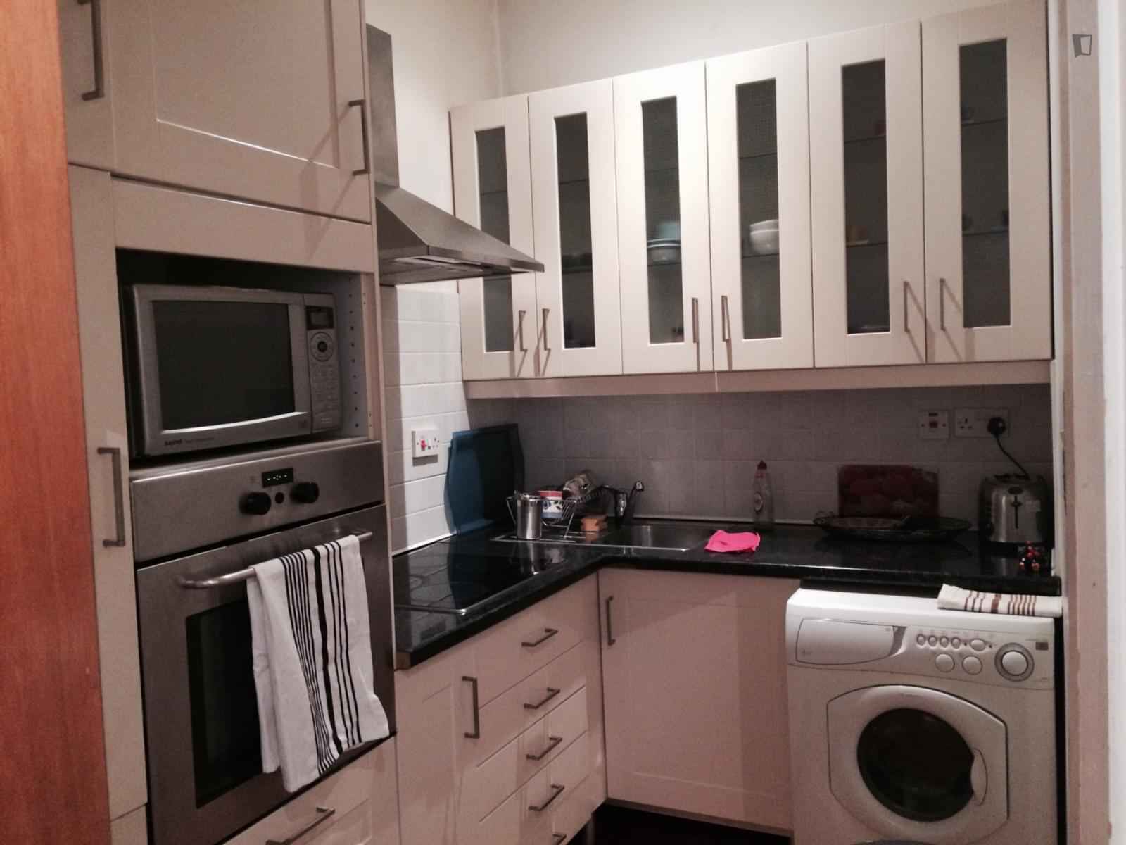 Centrally Located And Cosy Bayswater Notting Hill Gate Apartment, London - London, England, United Kingdom - 1 Bedroom 1 Bathroom Apartment - Kitchen