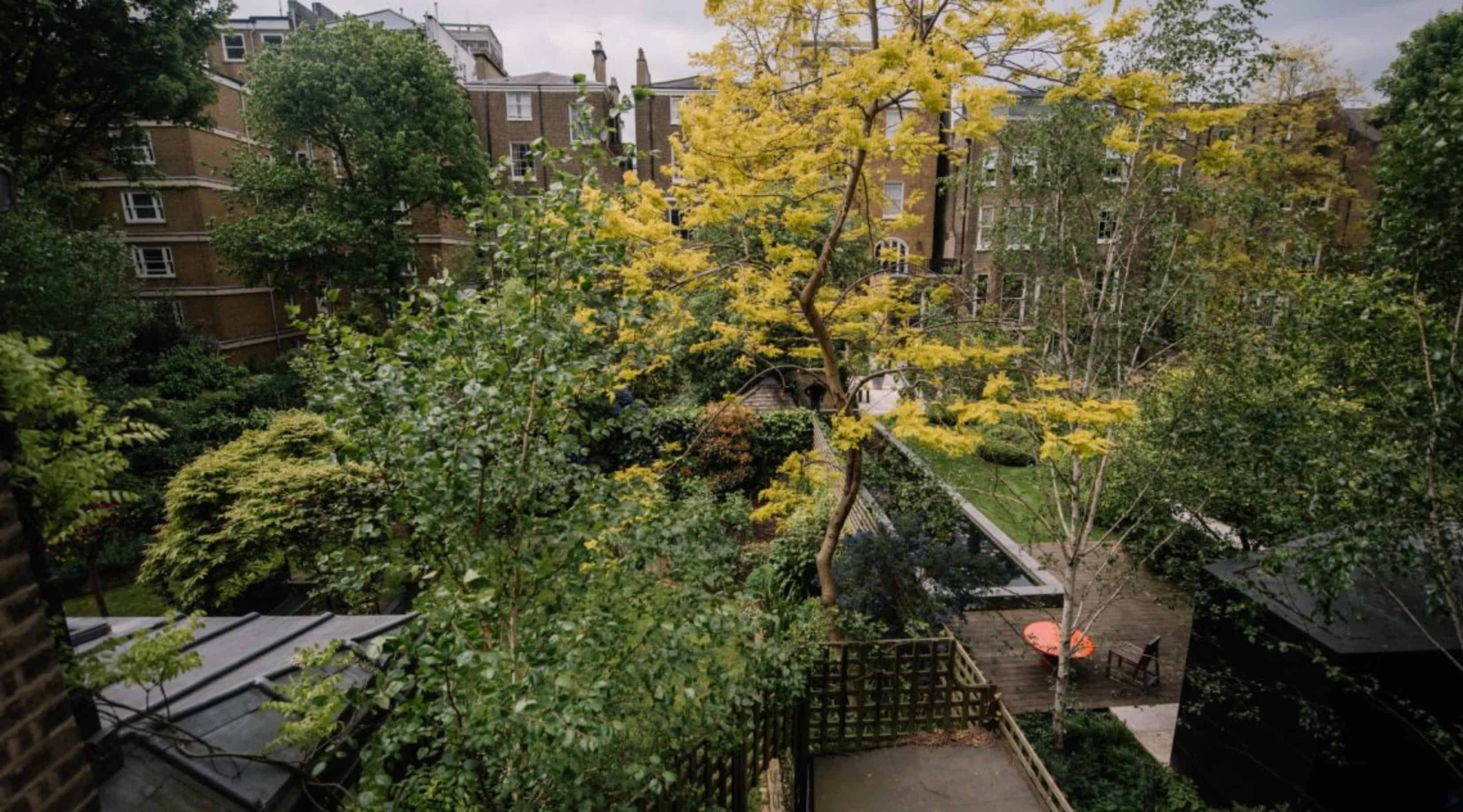 ?w=400&h=260&fit=crop&q=40&auto=format&trim=auto