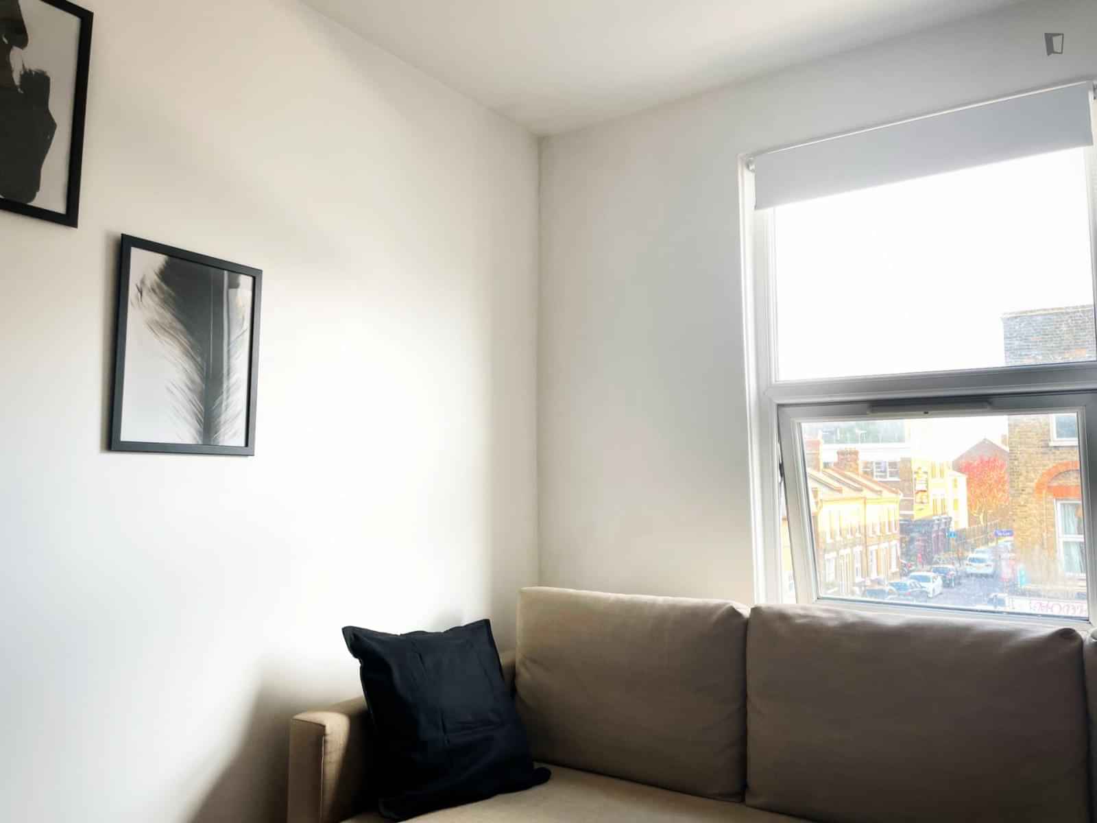 1 Bedroom 1 Bathroom Apartment - Amenities?w=400&h=260&fit=crop&q=40&auto=format&trim=auto