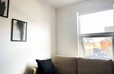 1 Bedroom 1 Bathroom Apartment - Amenities?w=400&h=260&fit=crop&q=40&auto=format&trim=auto