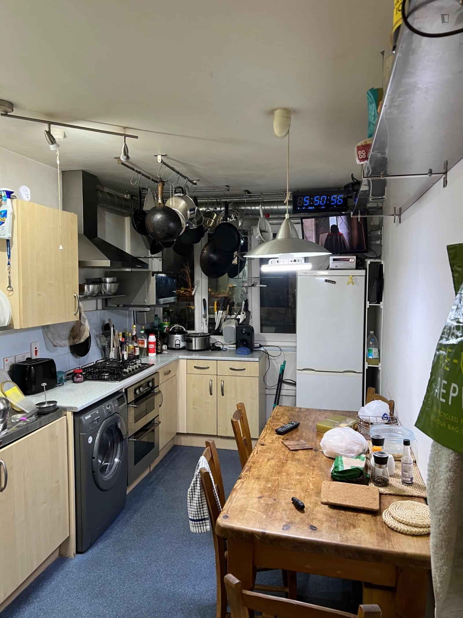 Room in a 2 Bedroom Apartment, Northampton Square, London EC1V 0HB - London, England, United Kingdom - 2 Bedroom 1 Bathroom Apartment - Kitchen